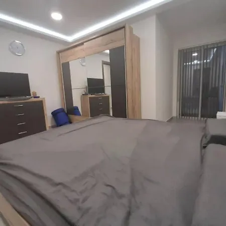 Holiday - Luxury Flat Апартаменты *